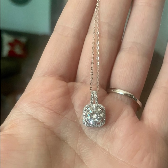 🤩💎Moissanite 2 Carat Round Halo Square Silver Pendant Necklace - Picture 13 of 13